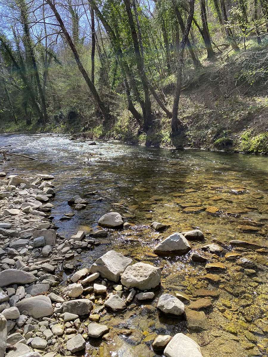 Light reflections on the brook near Sambuca